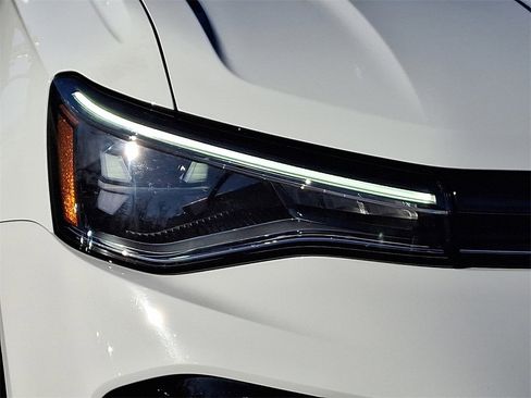 Certified 2025 Volkswagen Taos SE w/ Panoramic Sunroof Package image 9