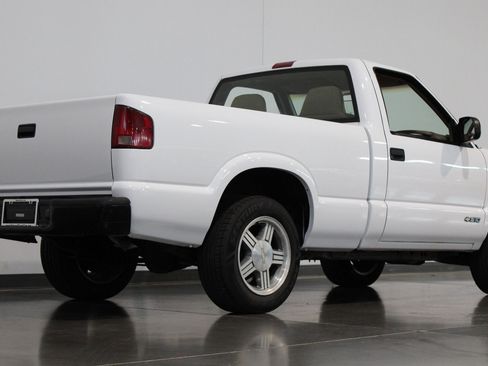 Used 1998 Chevrolet S10 Pickup 2WD Regular Cab image 34
