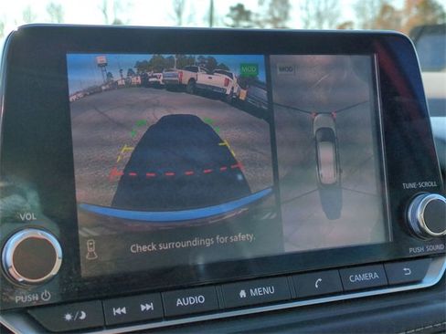 Used 2021 Nissan Rogue SV w/ Premium Package image 17