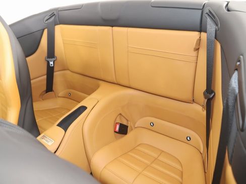 Used 2018 Ferrari California T image 90