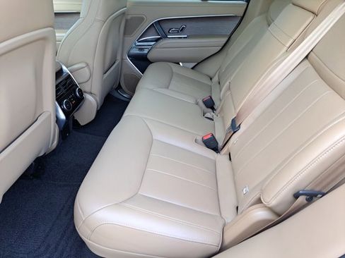 Used 2025 Land Rover Range Rover SE image 13