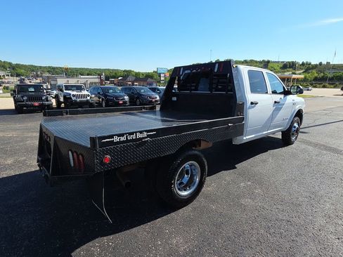 Used 2021 RAM 3500 Tradesman w/ Chrome Appearance Group AWD/4WD image 9