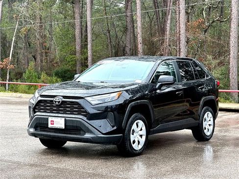 Certified 2025 Toyota RAV4 LE image 4
