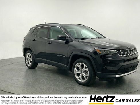 Used 2025 Jeep Compass Latitude AWD/4WD image 1