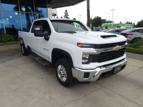 Certified 2024 Chevrolet Silverado 2500 LT AWD/4WD image 1