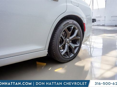 Used 2023 Chrysler 300 Touring w/ Sport Appearance Package image 33