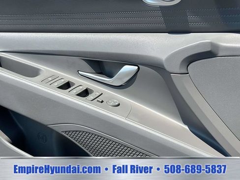 Certified 2024 Hyundai Elantra SE FWD image 16