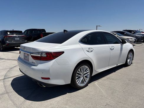 Used 2017 Lexus ES 350 w/ Luxury Package FWD image 2