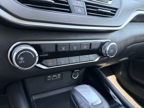 Used 2025 Nissan Altima 2.5 SR FWD image 7