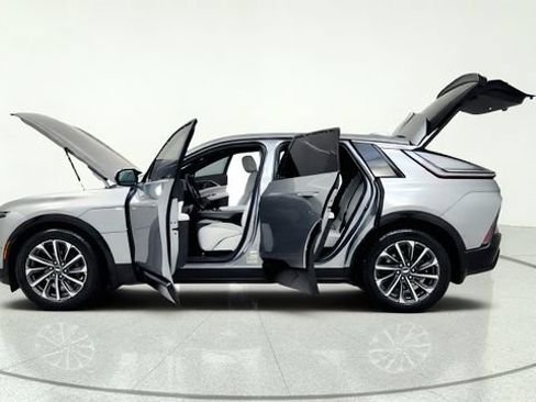 Used 2024 Cadillac Lyriq Sport AWD/4WD image 15