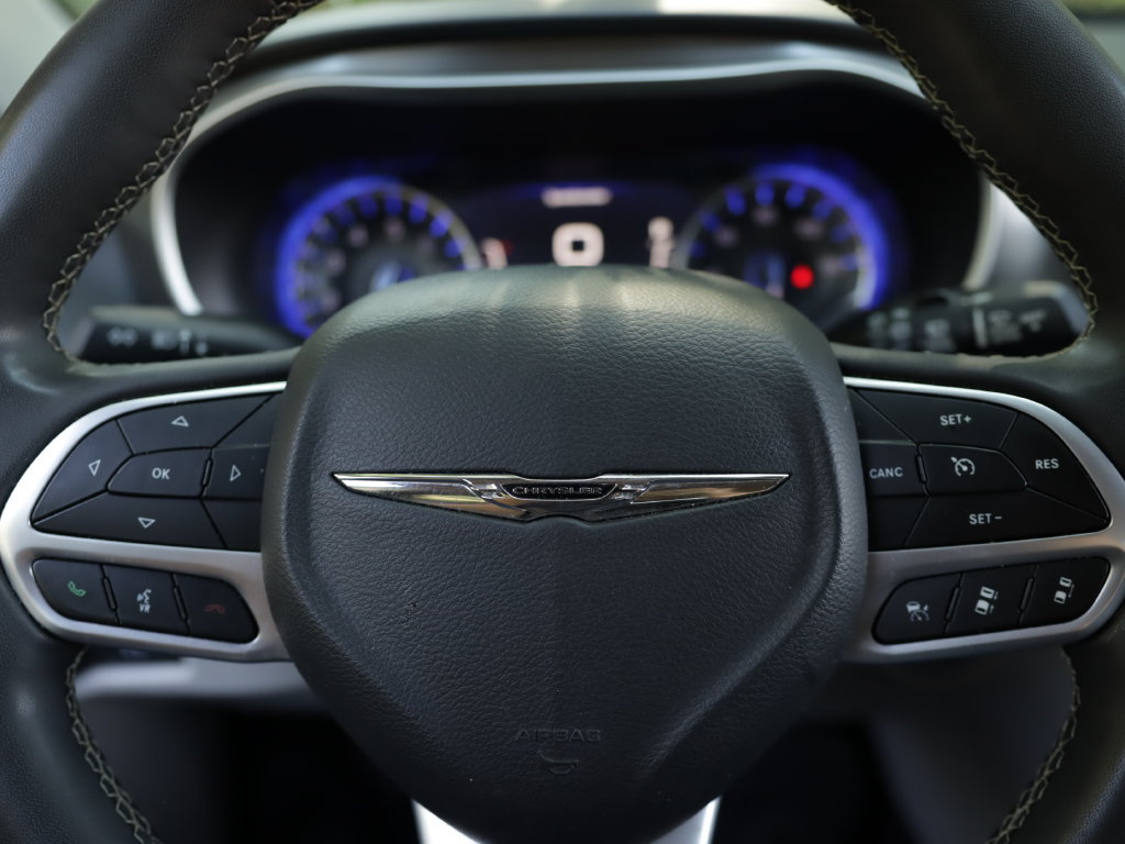 Used 2022 Chrysler Pacifica Touring-L FWD image 10