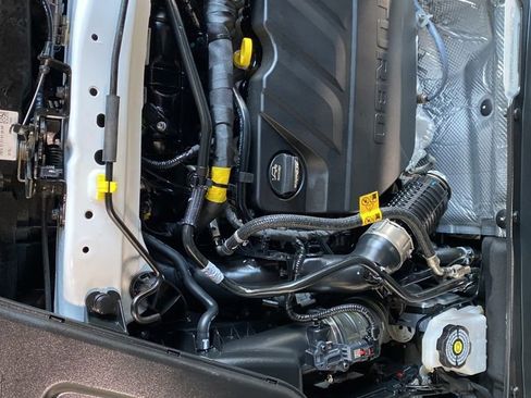 Used 2025 Chevrolet Trax RS w/ Driver Confidence Package image 9