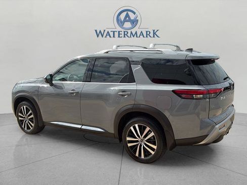 Certified 2025 Nissan Pathfinder Platinum AWD/4WD image 3