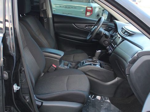 Used 2019 Nissan Rogue SV w/ Premium Package image 25