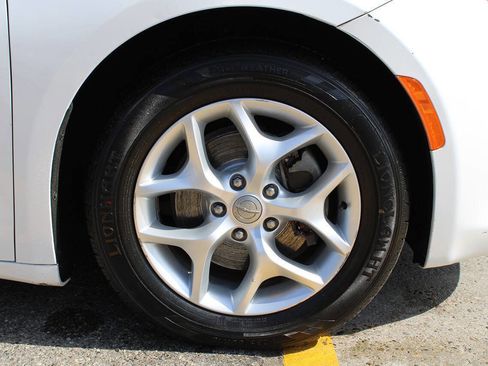 Used 2017 Chrysler Pacifica Touring Plus w/ Tire & Wheel Group image 37