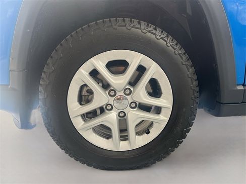 Used 2021 Jeep Compass Sport image 28