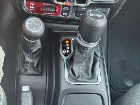 Certified 2026 Jeep Wrangler Unlimited Rubicon AWD/4WD image 37