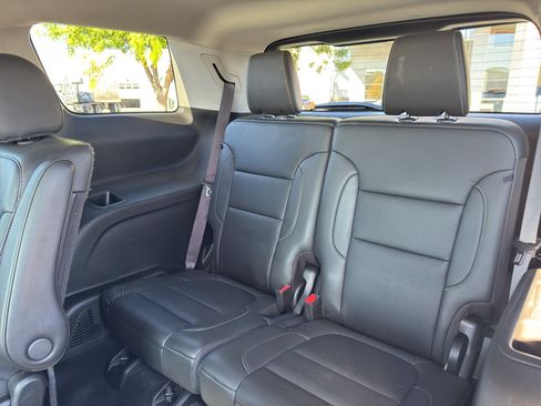 Used 2023 GMC Acadia SLT image 9