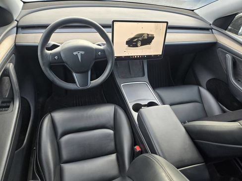 Used 2024 Tesla Model Y Long Range AWD/4WD image 11