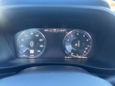 Used 2019 Volvo XC40 T5 Inscription image 24