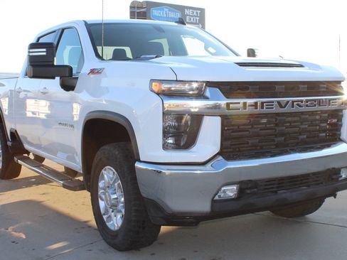 Used 2023 Chevrolet Silverado 2500 LT w/ Convenience Package image 11