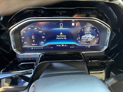 Used 2023 Chevrolet Silverado 1500 LT AWD/4WD image 16