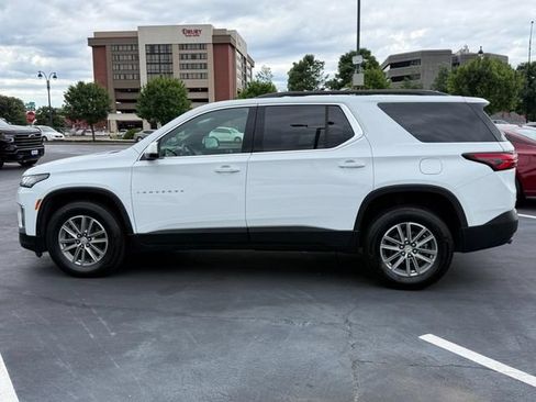 Used 2023 Chevrolet Traverse LT FWD image 2
