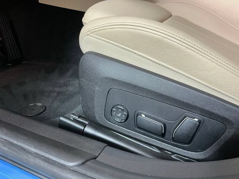 Certified 2025 BMW 330i xDrive Sedan w/ Convenience Package AWD/4WD image 21