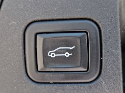 Used 2023 Buick Envision Essence FWD image 31