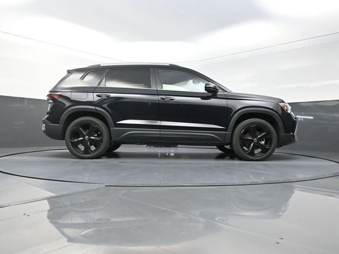 Used 2025 Volkswagen Taos SEL AWD/4WD image 30