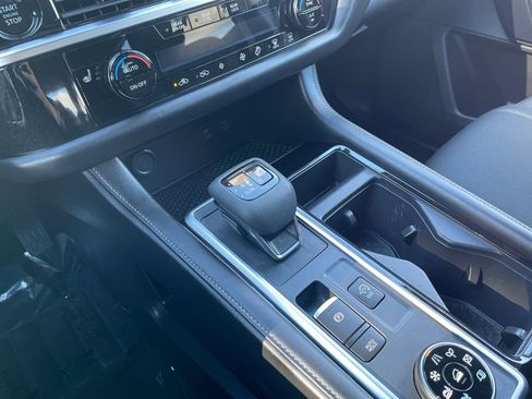 Used 2025 Nissan Pathfinder SV image 42