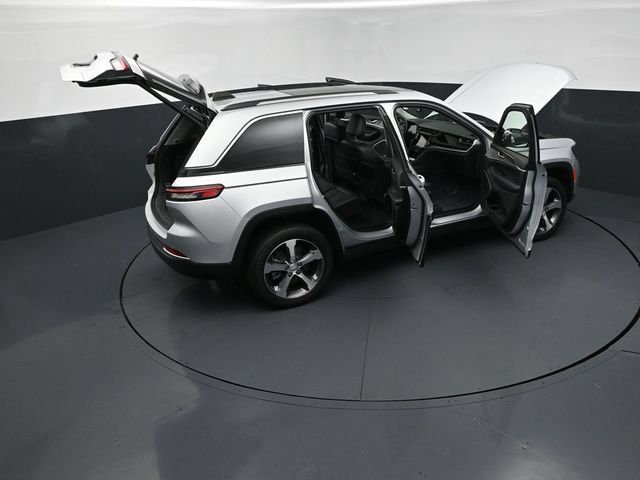Used 2023 Jeep Grand Cherokee 4WD 4xe image 30