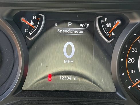 Used 2025 Jeep Gladiator Sport AWD/4WD image 12