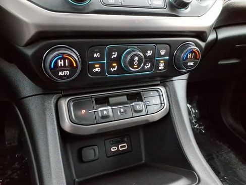 Used 2023 GMC Acadia AT4 w/ Technology Package image 32