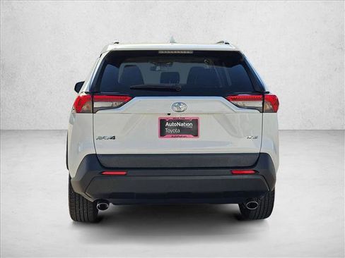 Used 2020 Toyota RAV4 XLE Premium image 7
