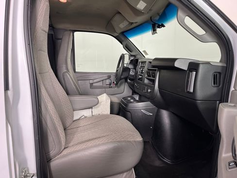 Used 2017 Chevrolet Express 2500 image 14