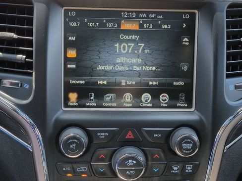 Used 2014 Jeep Grand Cherokee Overland w/ Advanced Technology Group AWD/4WD image 31