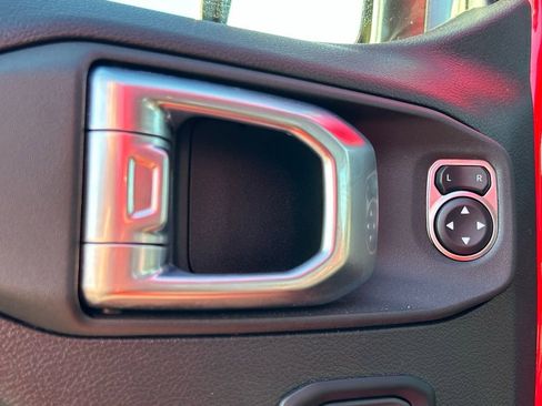 Used 2025 Jeep Gladiator Mojave w/ Convenience Group AWD/4WD image 21