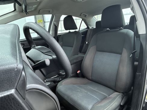 Used 2017 Toyota Corolla LE image 10