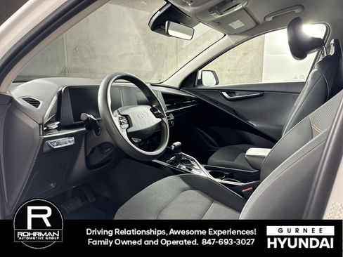 Used 2023 Kia Niro LX image 4