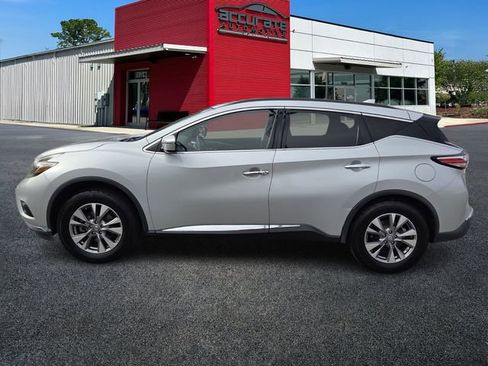 Used 2018 Nissan Murano SV image 2