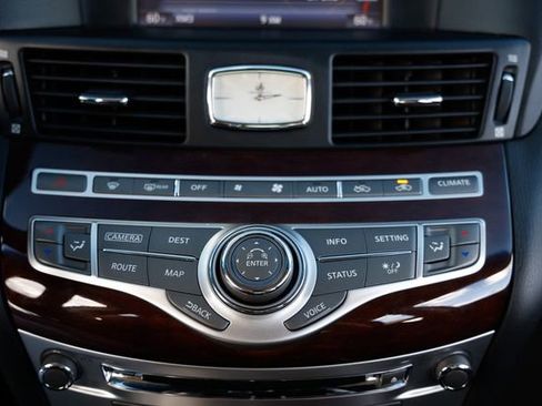 Used 2017 INFINITI Q70 3.7 image 35