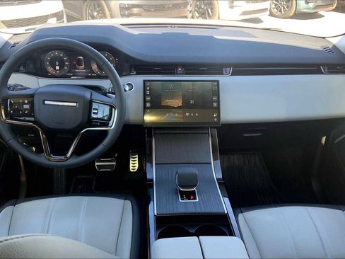 Used 2025 Land Rover Range Rover Evoque Dynamic SE image 14