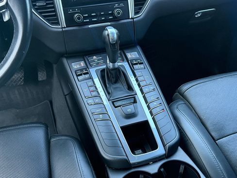Used 2018 Porsche Macan Sport Edition image 17
