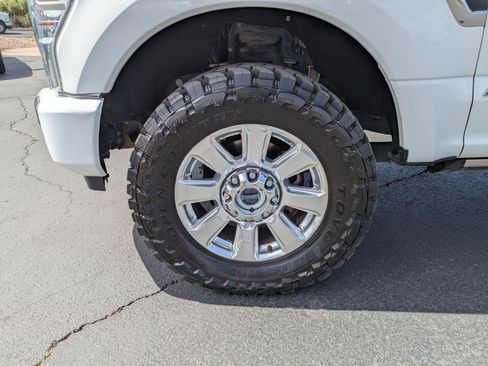 Used 2022 Ford F350 Platinum w/ FX4 Off-Road Package AWD/4WD image 11