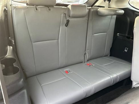 Used 2024 Toyota Highlander XLE image 18