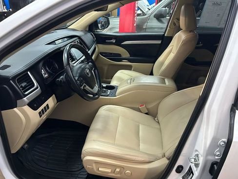 Used 2019 Toyota Highlander XLE AWD/4WD image 8