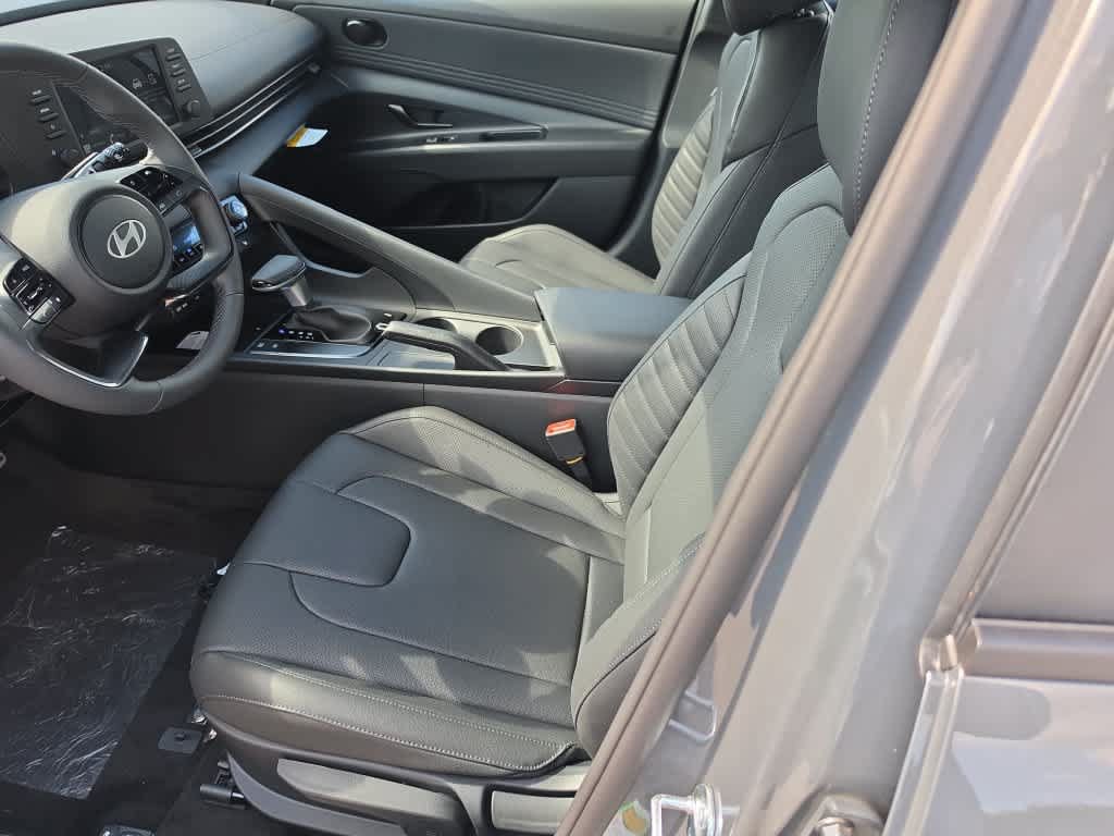 New 2026 Hyundai Elantra SEL Sport FWD image 17