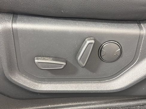 Used 2019 Ford F150 Lariat w/ Equipment Group 502A Luxury AWD/4WD image 23