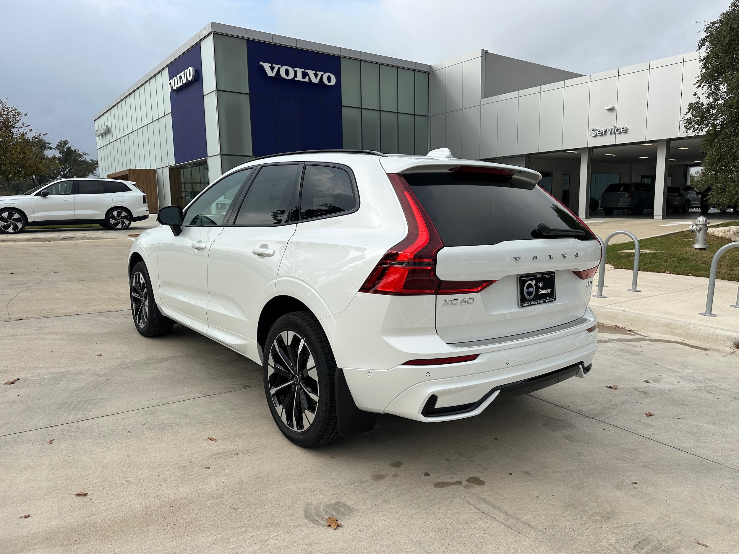 Used 2026 Volvo XC60 B5 Plus w/ Protection Package Premier AWD/4WD image 4